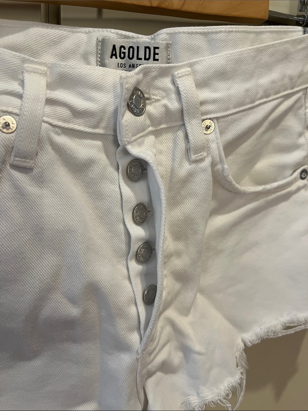 AGOLDE PARKER VINTAGE CUT OFF SHORT IN MARSHMALLOW SIZE 25 - Picture 3 of 6